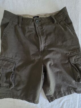 Bailey's Point Olive Brown Cargo Shorts Size 32